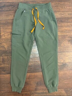 FIGS Zamora Jogger Scrubs Moss /Olive Green